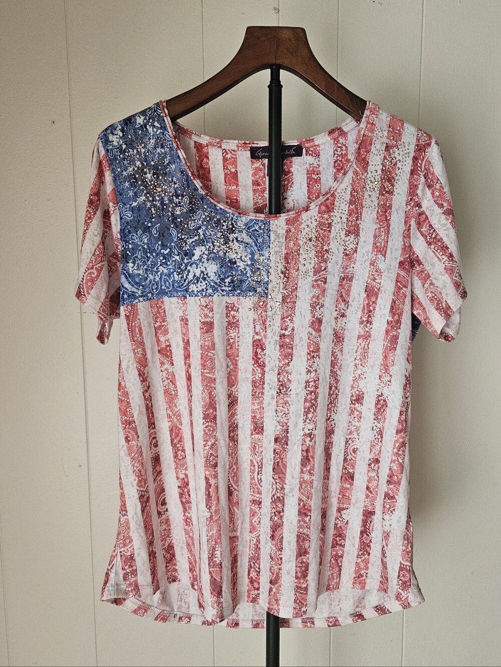Gloria Vanderbilt Red & Blue Flag-Print Short Sleeve Tee Size Medium